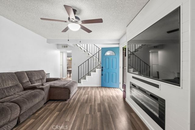 13185 Bromont, Los Angeles, CA 91342