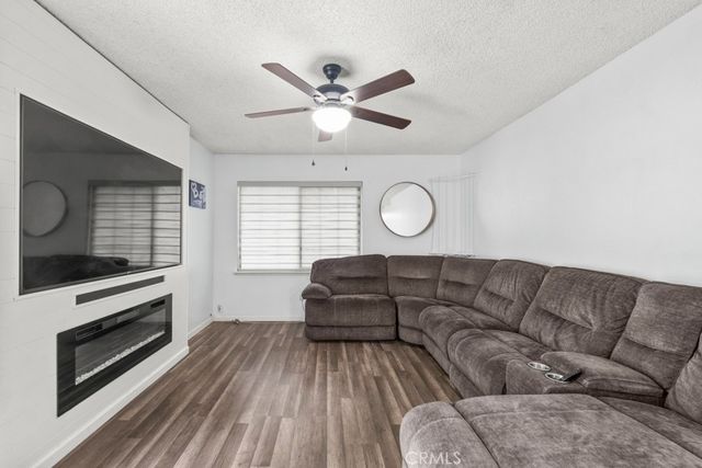 13185 Bromont, Los Angeles, CA 91342