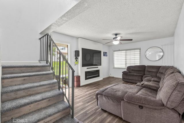 13185 Bromont, Los Angeles, CA 91342