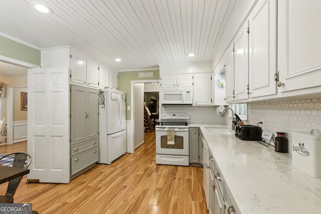 84 Oak Creek Circle, Toccoa, GA 30577