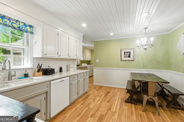 84 Oak Creek Circle, Toccoa, GA 30577