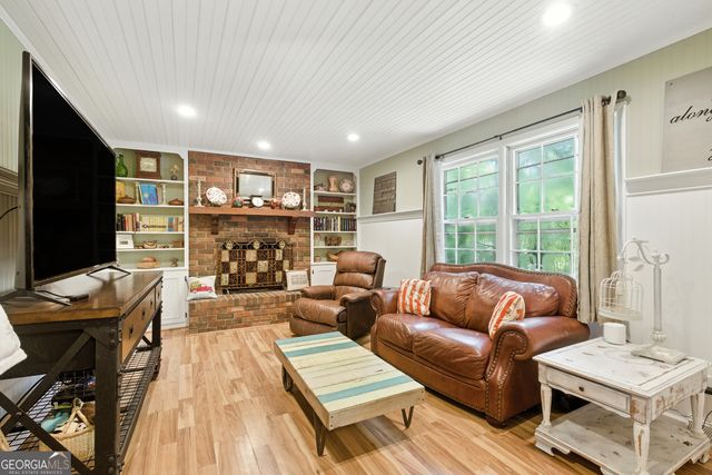 84 Oak Creek Circle, Toccoa, GA 30577