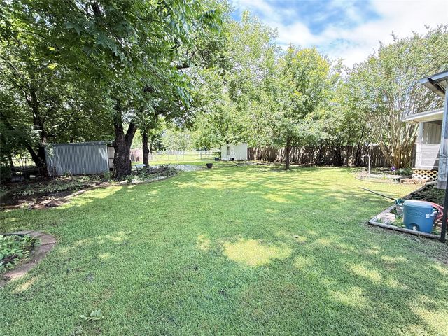 619 E 12th Street, Bonham, TX 75418