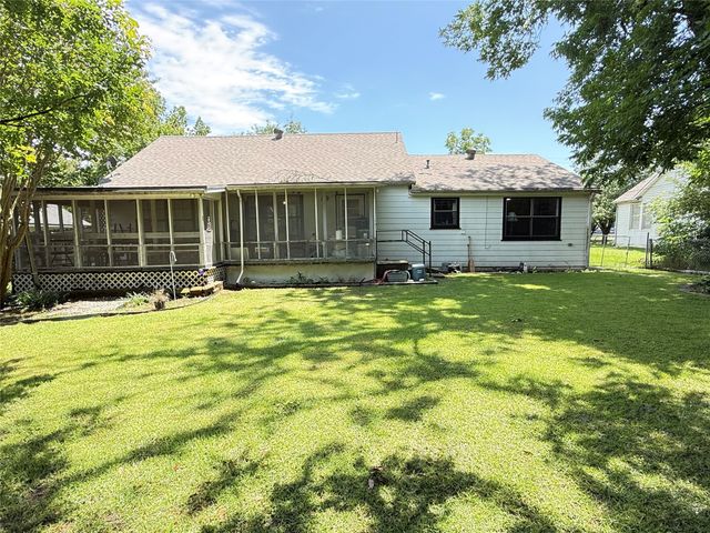 619 E 12th Street, Bonham, TX 75418