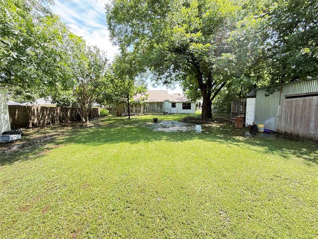 619 E 12th Street, Bonham, TX 75418