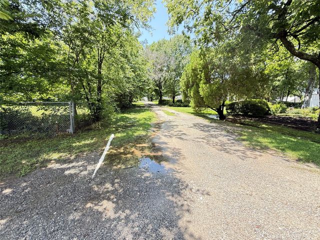 619 E 12th Street, Bonham, TX 75418