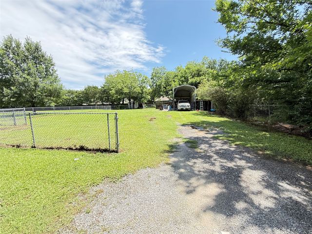 619 E 12th Street, Bonham, TX 75418