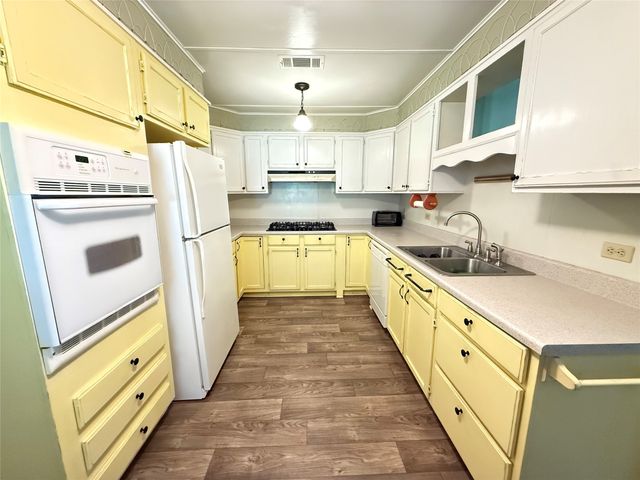 619 E 12th Street, Bonham, TX 75418