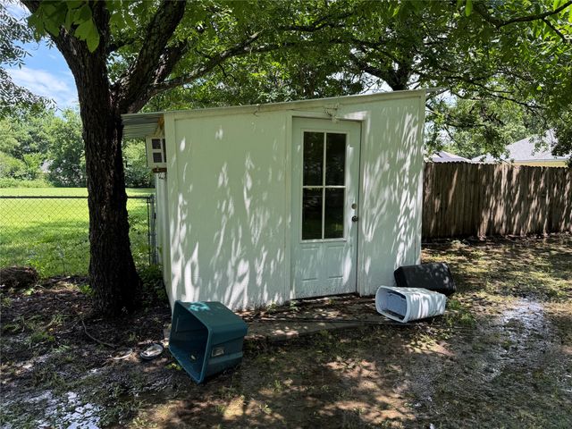 619 E 12th Street, Bonham, TX 75418