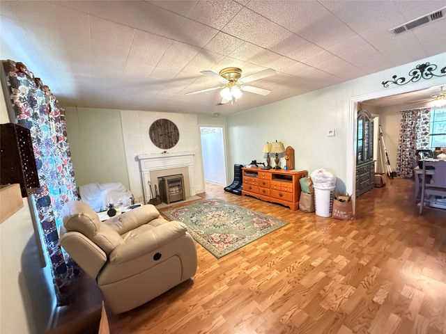 619 E 12th Street, Bonham, TX 75418