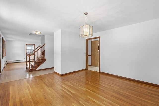 52 Vicksburg Circle, Holden, MA 01520