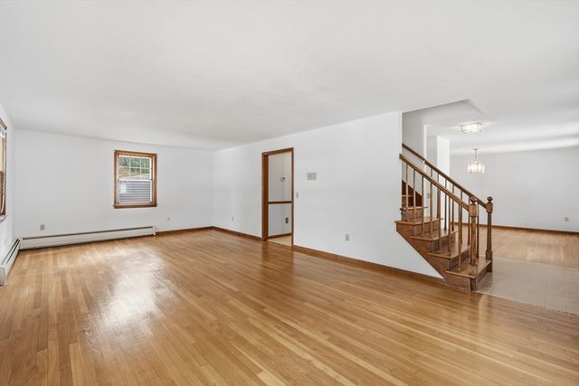 52 Vicksburg Circle, Holden, MA 01520