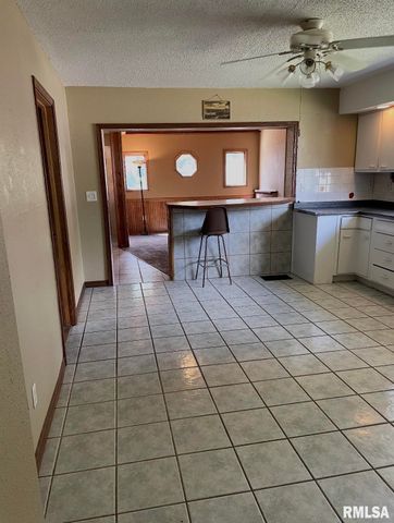 1401 S 14TH Street, Pekin, IL 61554