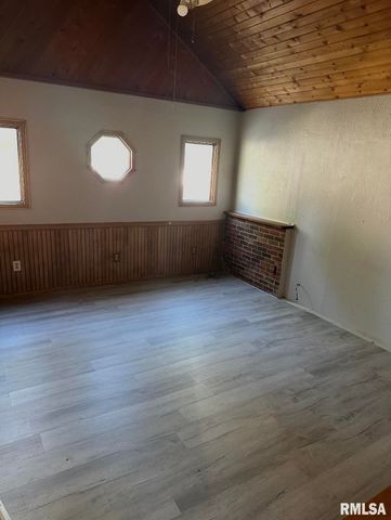 1401 S 14TH Street, Pekin, IL 61554