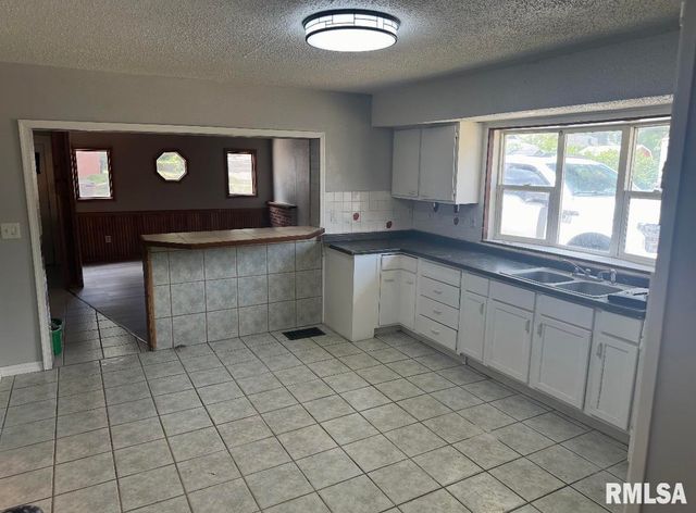 1401 S 14TH Street, Pekin, IL 61554