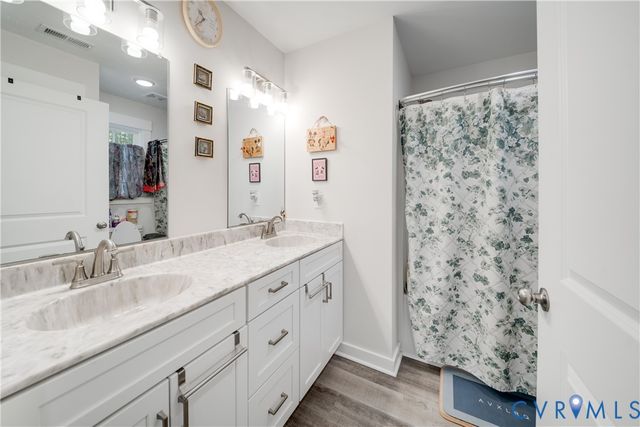 1124 Cheaneys Bridge Rd, Dunnsville, VA 22454