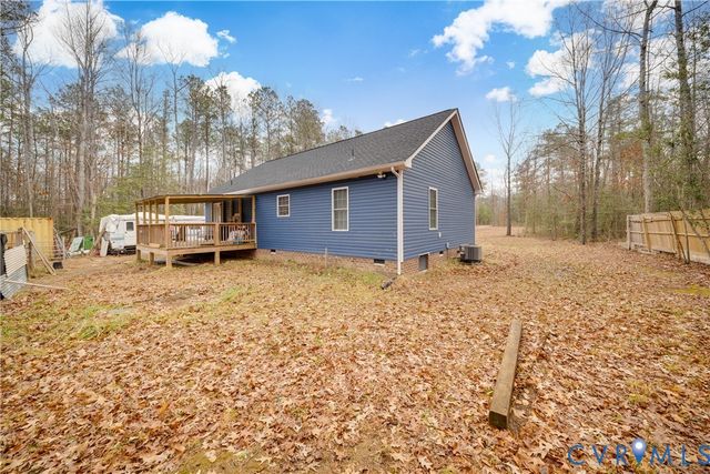 1124 Cheaneys Bridge Rd, Dunnsville, VA 22454