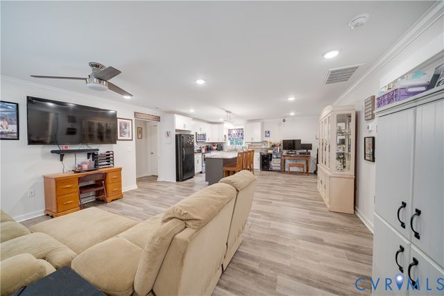 1124 Cheaneys Bridge Rd, Dunnsville, VA 22454