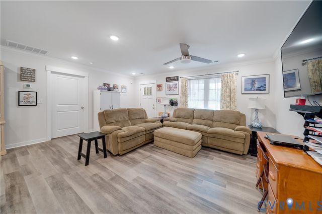 1124 Cheaneys Bridge Rd, Dunnsville, VA 22454