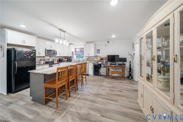 1124 Cheaneys Bridge Rd, Dunnsville, VA 22454