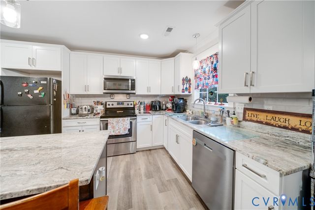 1124 Cheaneys Bridge Rd, Dunnsville, VA 22454