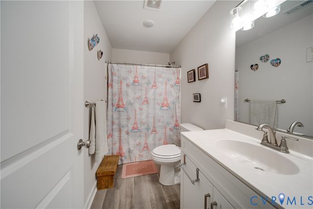 1124 Cheaneys Bridge Rd, Dunnsville, VA 22454