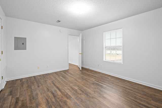 3240 Tower Dr Apt 3, Clarksville, TN 37042