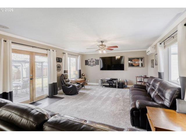 19453 Sunset Springs Dr, Oregon City, OR 97045