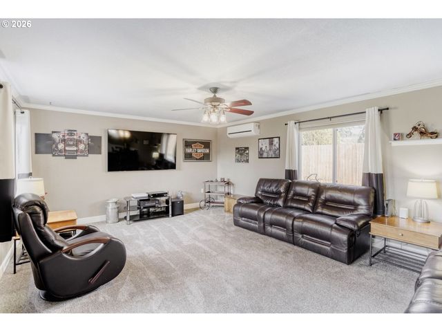 19453 Sunset Springs Dr, Oregon City, OR 97045