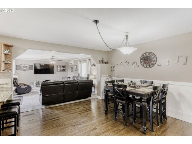 19453 Sunset Springs Dr, Oregon City, OR 97045