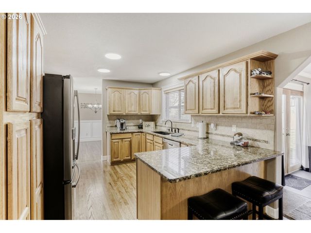 19453 Sunset Springs Dr, Oregon City, OR 97045