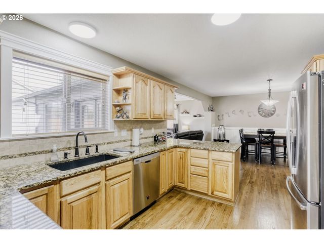 19453 Sunset Springs Dr, Oregon City, OR 97045