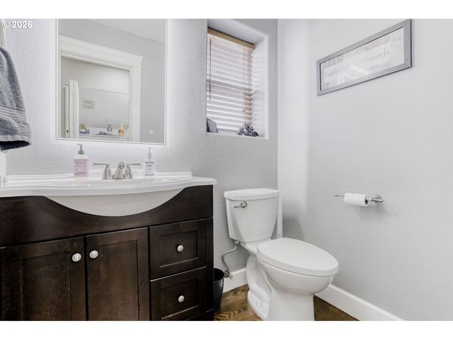 19453 Sunset Springs Dr, Oregon City, OR 97045