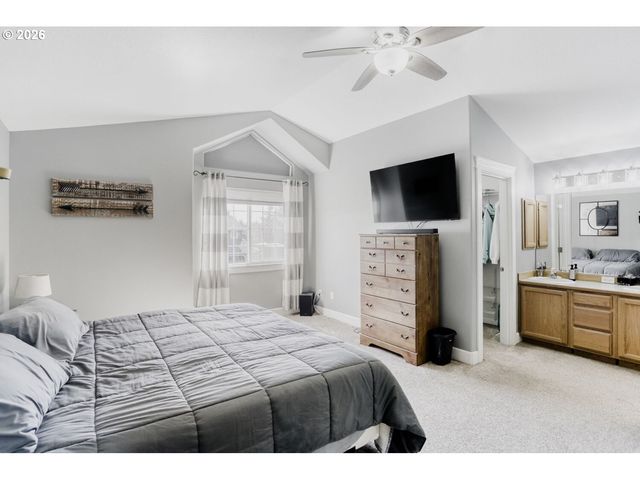 19453 Sunset Springs Dr, Oregon City, OR 97045