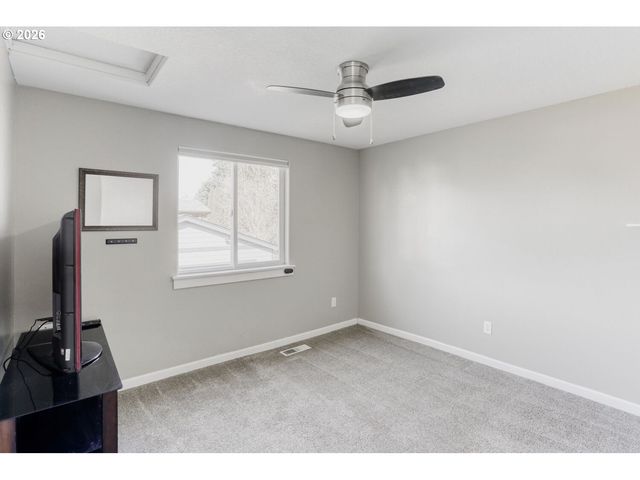 19453 Sunset Springs Dr, Oregon City, OR 97045