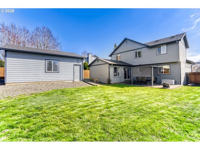 19453 Sunset Springs Dr, Oregon City, OR 97045