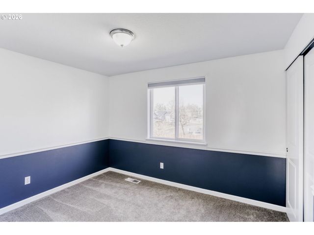 19453 Sunset Springs Dr, Oregon City, OR 97045