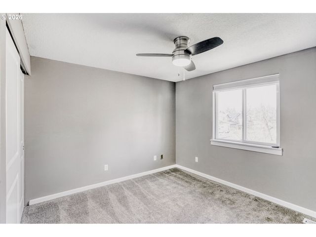 19453 Sunset Springs Dr, Oregon City, OR 97045