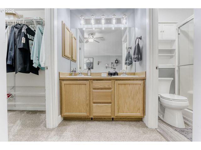 19453 Sunset Springs Dr, Oregon City, OR 97045