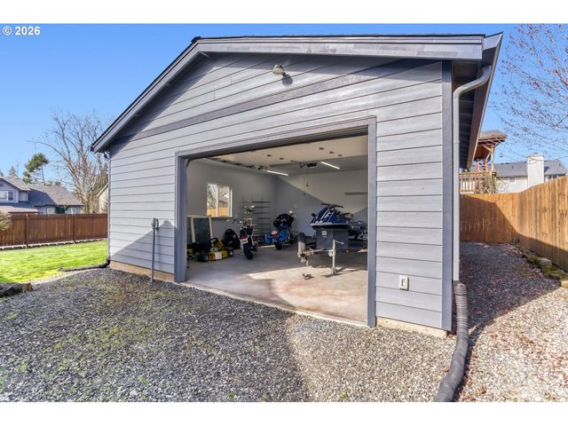 19453 Sunset Springs Dr, Oregon City, OR 97045