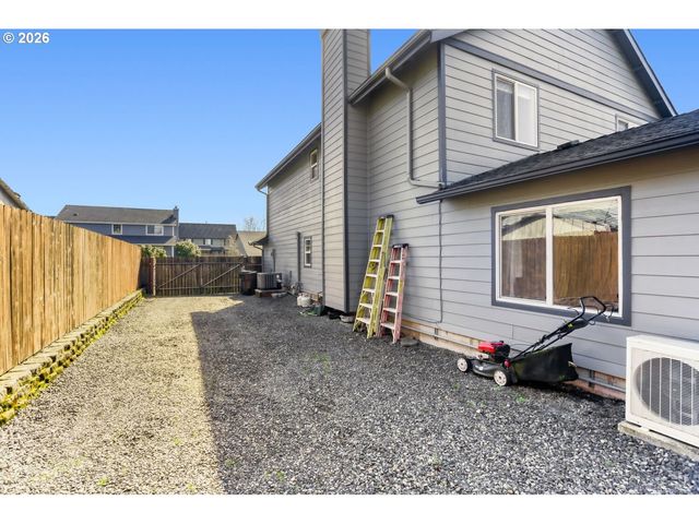 19453 Sunset Springs Dr, Oregon City, OR 97045