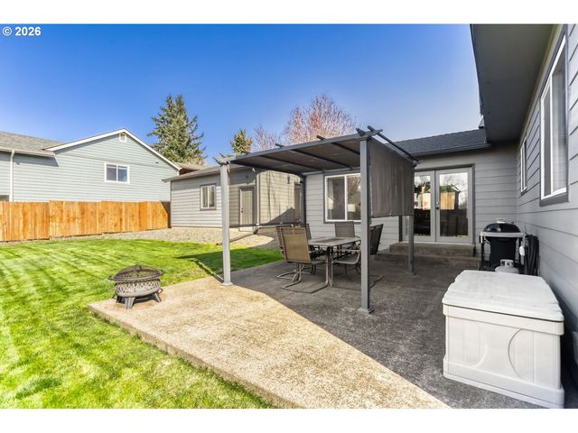 19453 Sunset Springs Dr, Oregon City, OR 97045