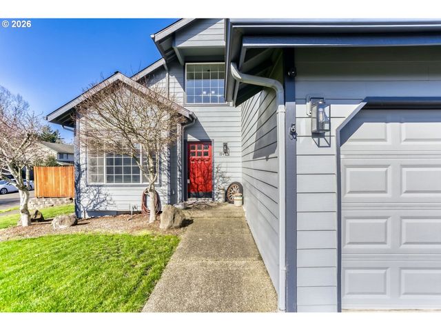 19453 Sunset Springs Dr, Oregon City, OR 97045