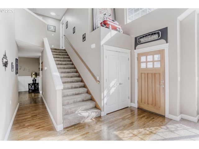 19453 Sunset Springs Dr, Oregon City, OR 97045