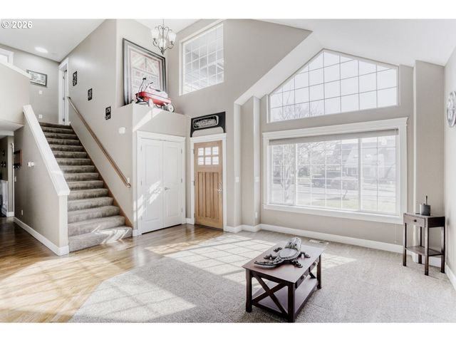 19453 Sunset Springs Dr, Oregon City, OR 97045