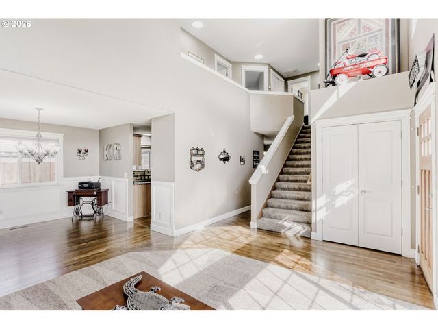 19453 Sunset Springs Dr, Oregon City, OR 97045