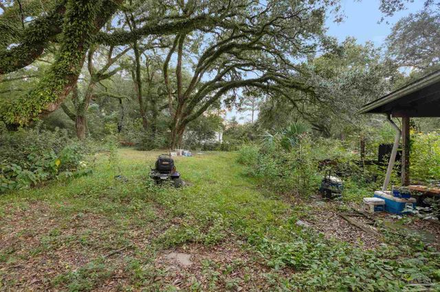 7121 Pine Forest Rd, Pensacola, FL 32526