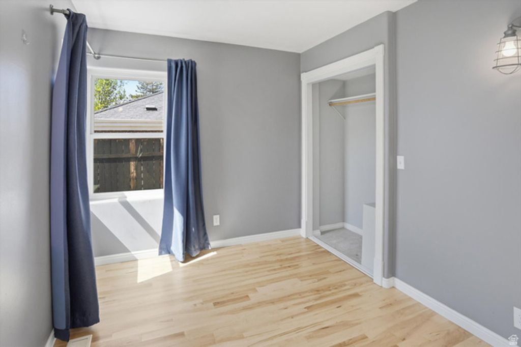 Image 23 of property listing at 2140 E CRYSTAL AVE, Salt Lake City, UT 84109