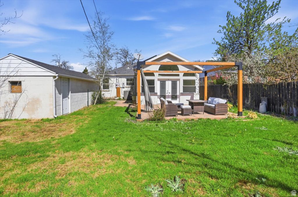 Image 34 of property listing at 2140 E CRYSTAL AVE, Salt Lake City, UT 84109