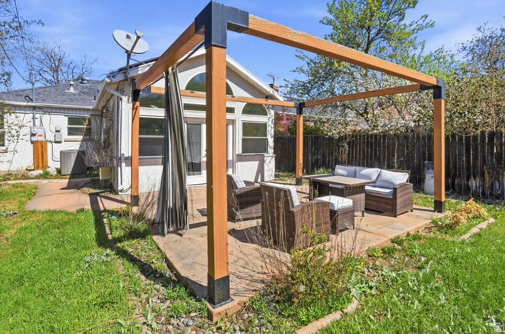 Image 35 of property listing at 2140 E CRYSTAL AVE, Salt Lake City, UT 84109